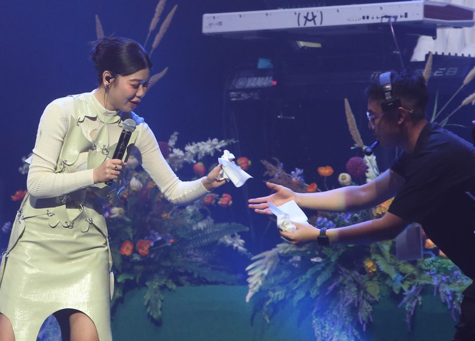 再唱出道曲哭花脸 蔡恩雨:还美吗?