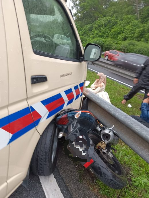 加影5车连环撞，1女子重伤