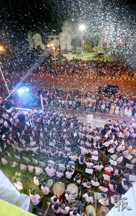 华乐奏圣诞曲悦耳 谱跨文化交融乐章