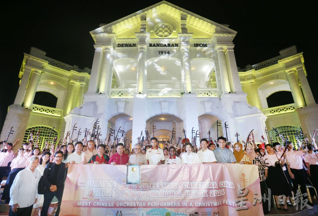 华乐奏圣诞曲悦耳 谱跨文化交融乐章