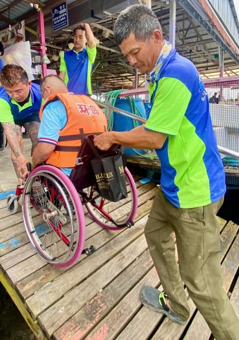 双武隆旅游业者赞助 22身障人士圣诞海上游