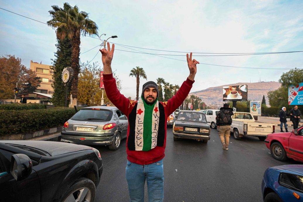 叙利亚政府军线崩溃 军事专家:没人预料会如此不堪一击