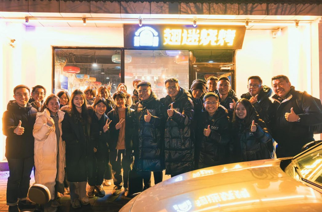 吴家良率领社青团同志到北京大学参与研修班