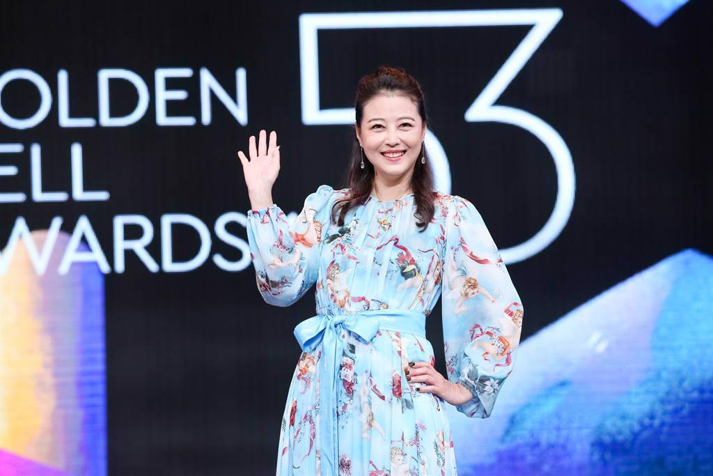 周海媚离世1周年忌日 粉丝悼念墓园成一片花海