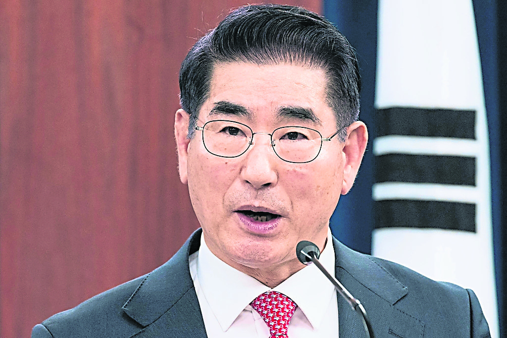 夜报封面副文/紧急戒严主导者  韩前防长自杀未遂