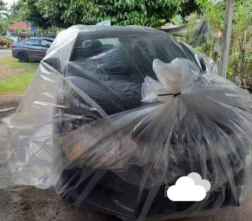 大型塑料袋“打包”汽车