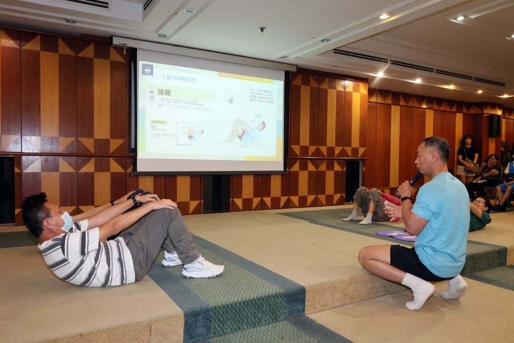 大都会/做头/本报讲座/核心逆龄 节拍超慢跑