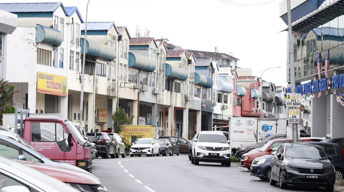 大都会封面/甲洞蓝图园厂家业者抗议DBKL落实停车收费制