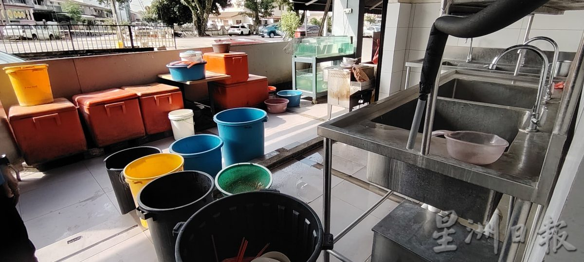 执法组驾到外劳鸡飞狗走 茶餐室沦为空城 乌鸦偷啄烹饪食材苍蝇群舞