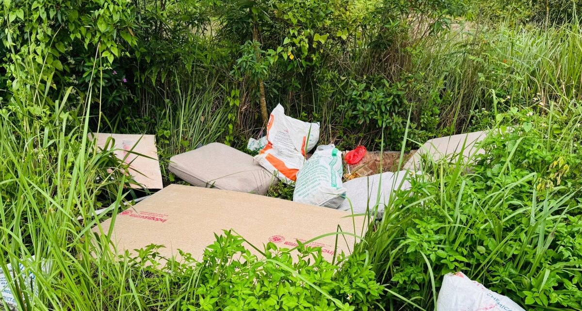 大都会ME02/“垃圾虫”乱丢垃圾被摄下，遭罚500令吉