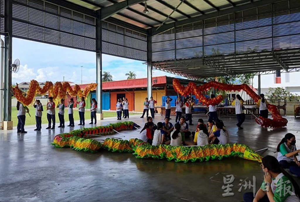 大霹雳封底主文/【华中现在未来】/霹雳女中尚待校长来掌校 提升学术课外活动不停顿