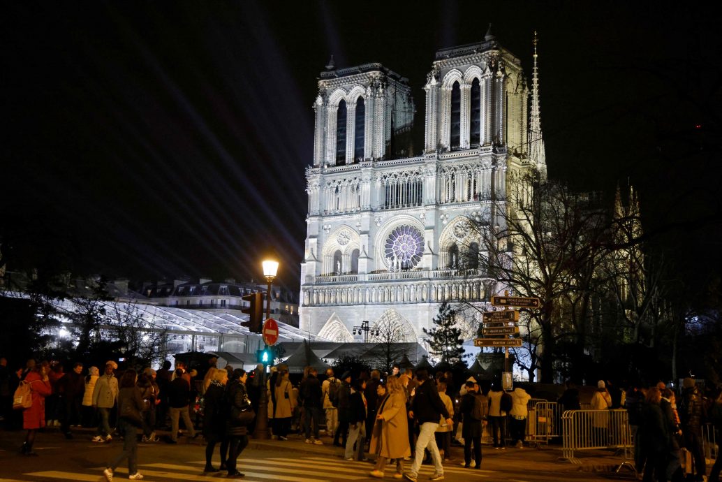 头)巴黎圣母院重开