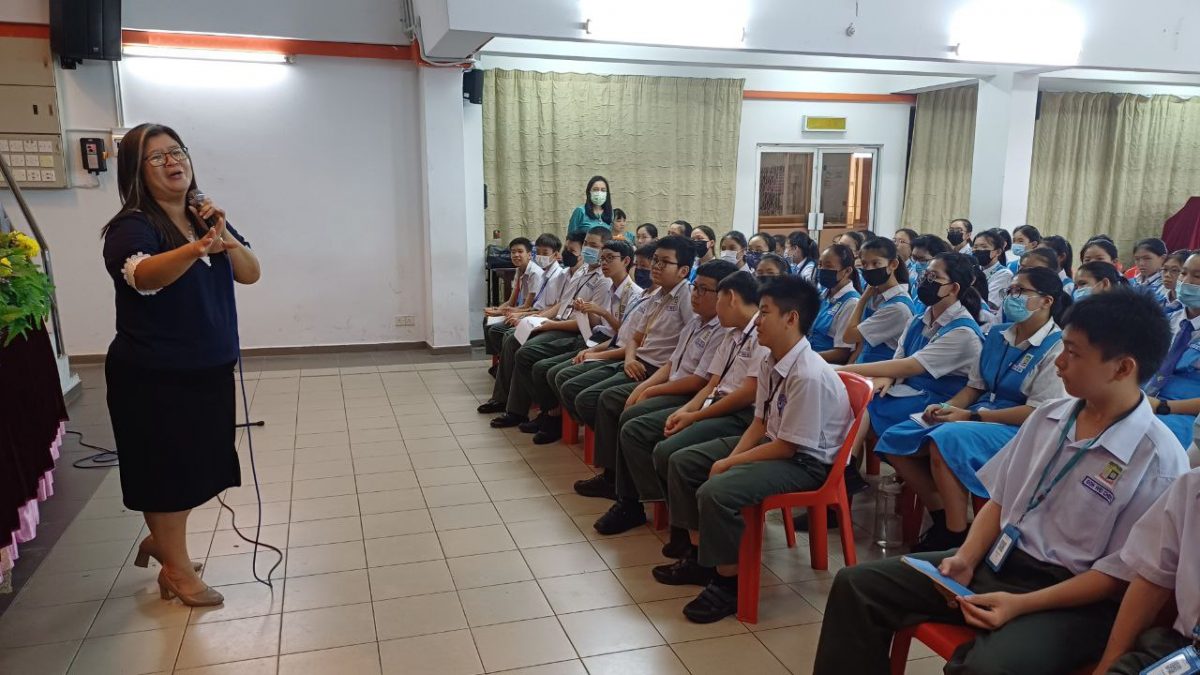 学海学记主文:育中办男女界限讲座,提升学生安全意识