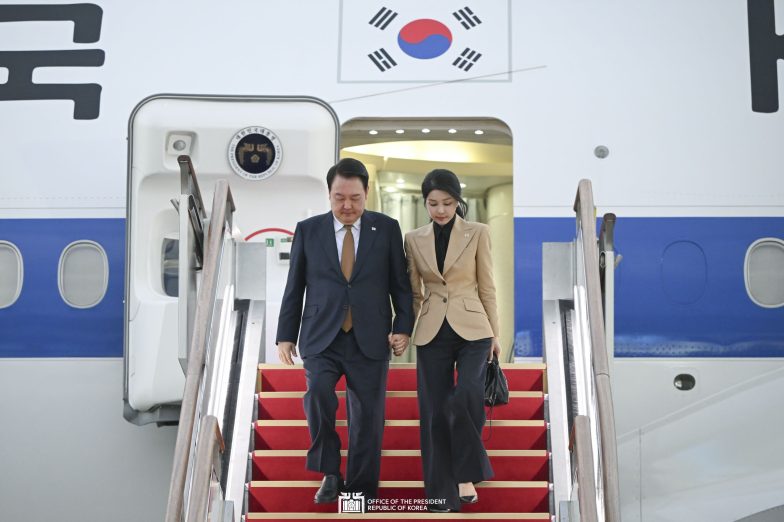 尹锡悦被爱妻拖垮？ 第一夫人金建希收贿、干政等丑闻缠身 