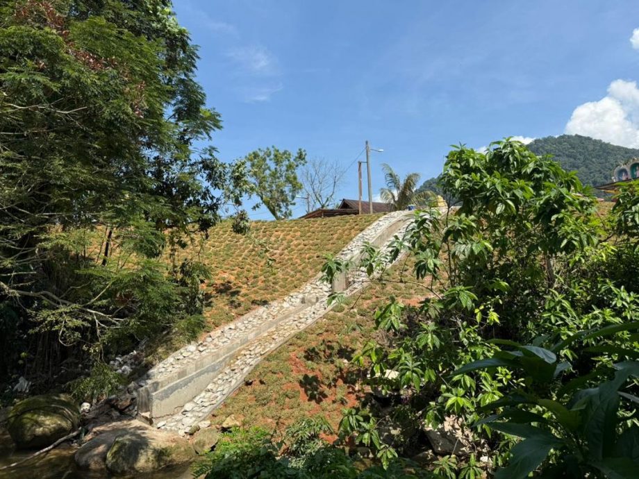 峇都柏让佳兴都庙5万工程竣工 解决水土流失问题