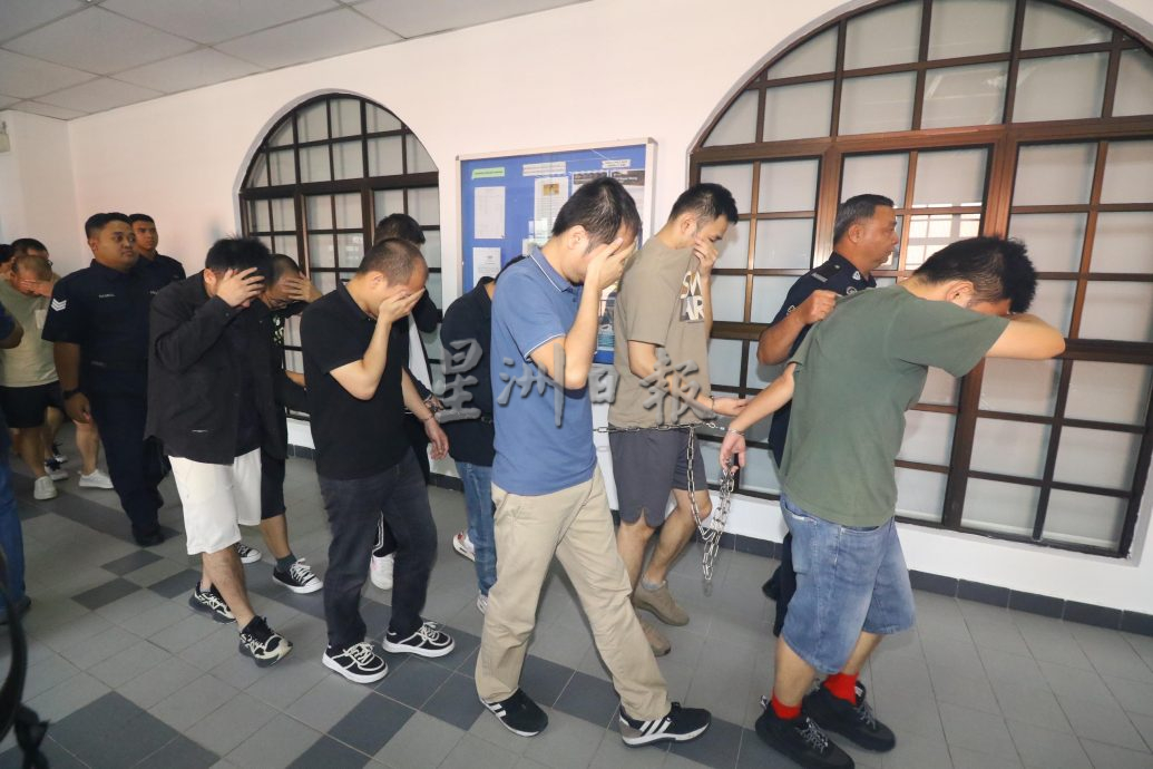 *已签发* 柔:版二头:串谋经营线上赌博应用程式,18中国籍男子被控不认罪