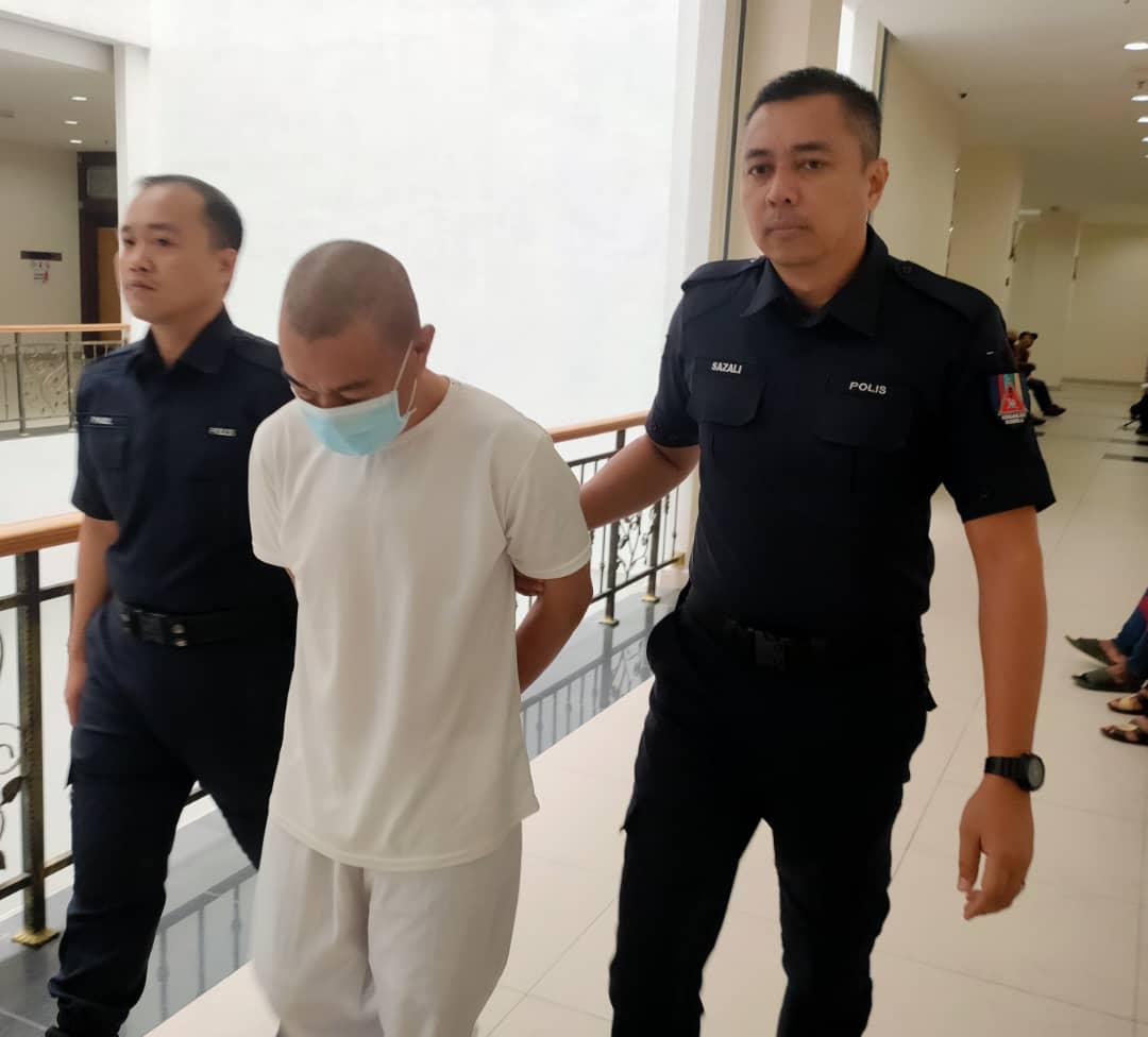 已签发 柔:触摸女同事臀部及不雅手势 餐厅员工被判坐牢7年及打鞭2下