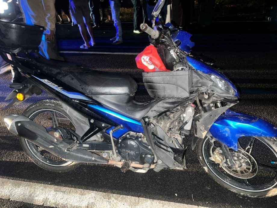 **已签发**柔:47岁妇骑车撞牛,受重创当场丧命