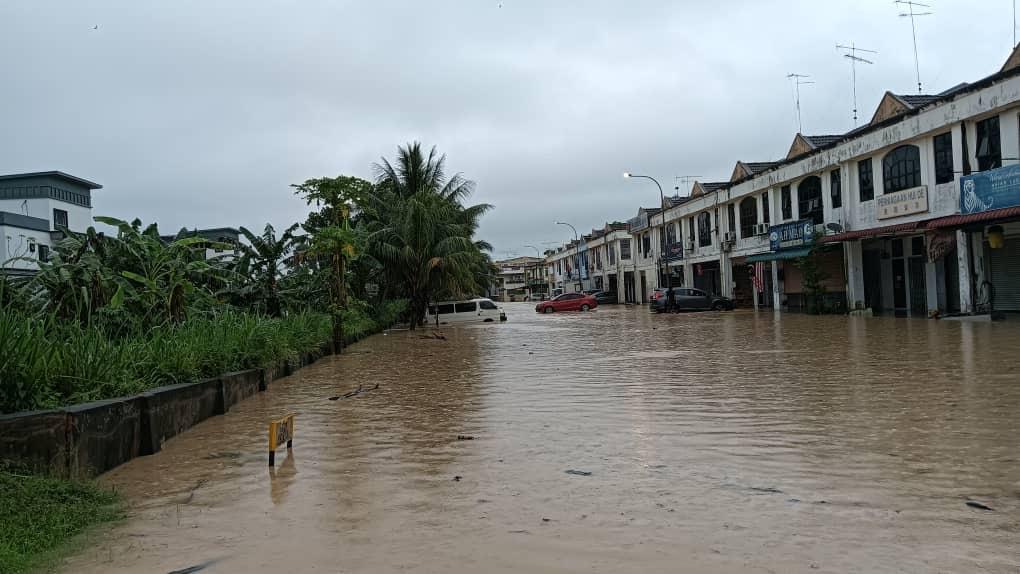**已签发**柔:为雨季做准备,銮水利局拓宽新邦令金溪流