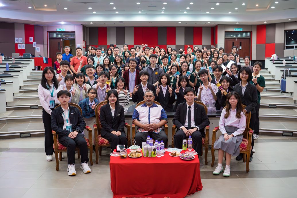 **已签发**柔:头条之一(本报指定宣传):宽柔夺第二届磬艺辩冠,峇华仁陈勇轩获全程最佳辩手