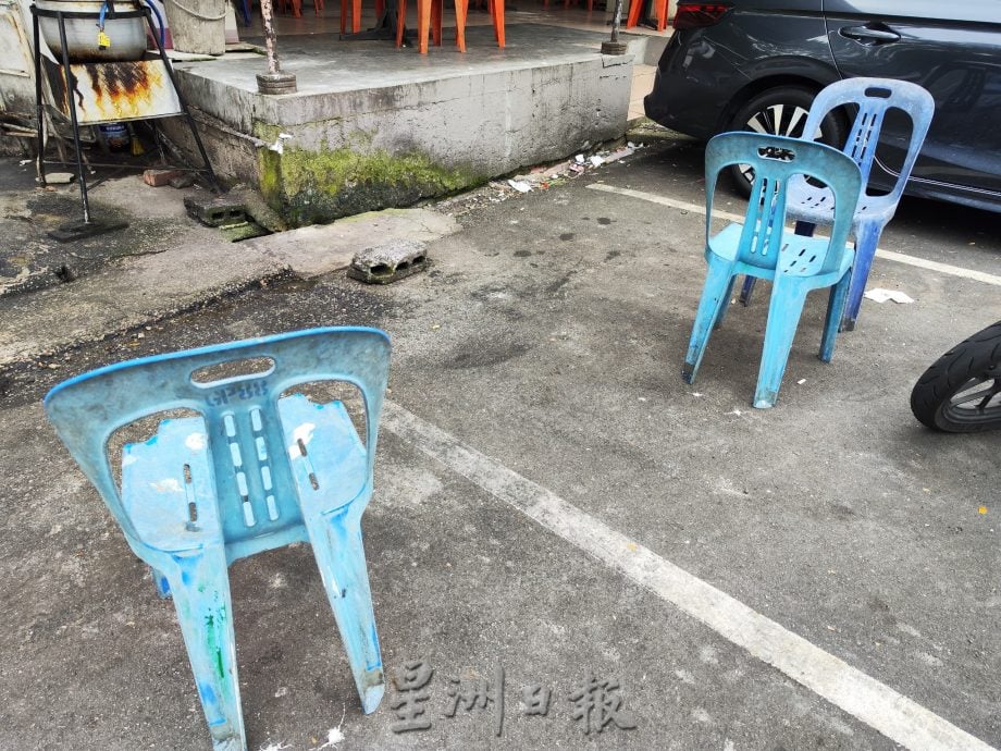 **已签发**柔:封面主文:【民生特工队】:越堤族车停12小时,振林山商家顾客一位难求