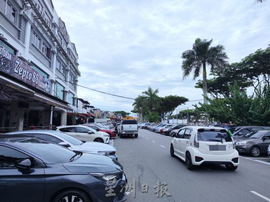 **已签发**柔:封面主文:【民生特工队】:越堤族车停12小时,振林山商家顾客一位难求
