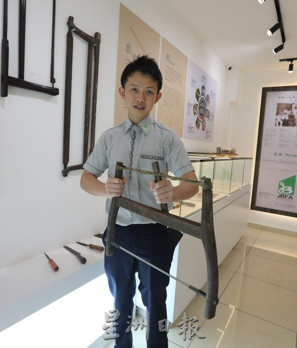 **已签发**柔:封面:【特稿】:以木工器具为主题,新山家具公会创设“家具文物馆”