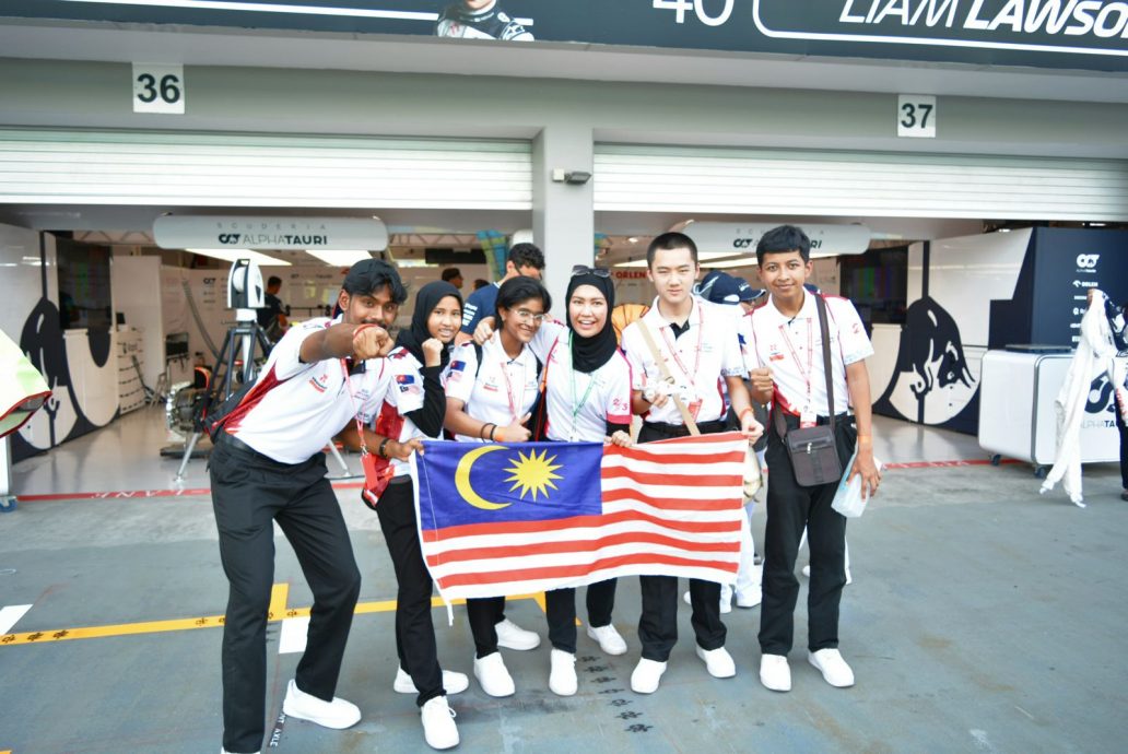 **已签发**柔:封面:【特稿】:古来太子城国中“LAYANG”队代表柔佛,勇闯“F1在学校”全国赛