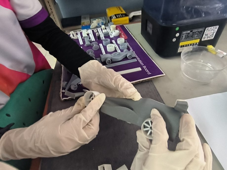 **已签发**柔:封面:【特稿】:古来太子城国中“LAYANG”队代表柔佛,勇闯“F1在学校”全国赛