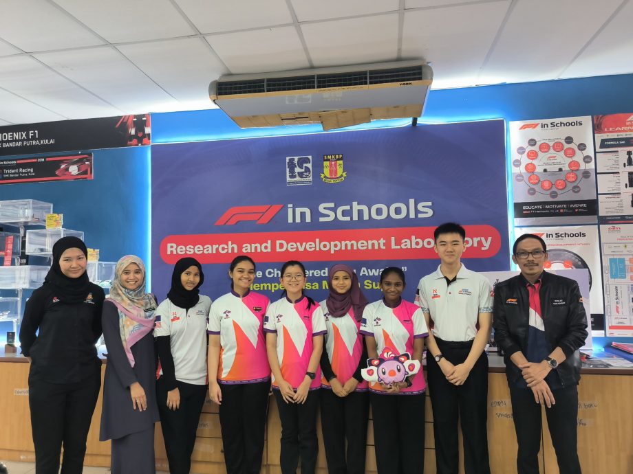 **已签发**柔:封面:【特稿】:古来太子城国中“LAYANG”队代表柔佛,勇闯“F1在学校”全国赛