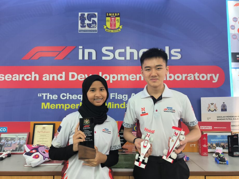 **已签发**柔:封面:【特稿】:古来太子城国中“LAYANG”队代表柔佛,勇闯“F1在学校”全国赛