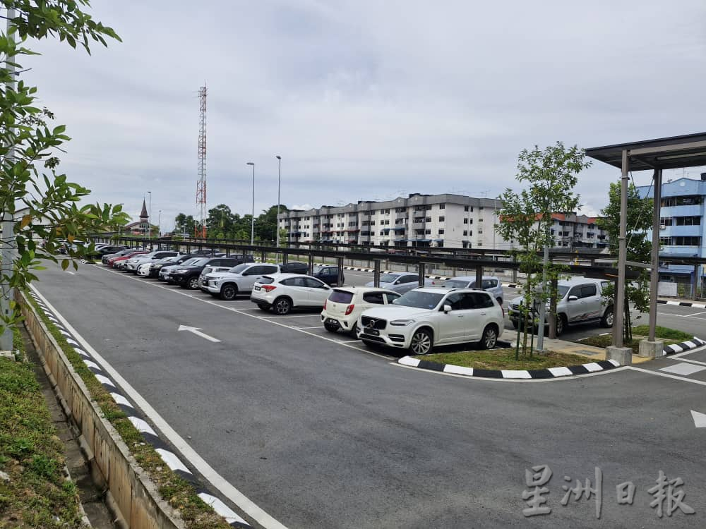 **已签发**柔:封面:【特稿】:銮新火车站开始运作 吸引不少民众一探究竟