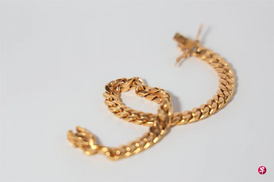 *已签发*柔:狮城二三事:偷雇主逾3万令吉金饰 女佣监4个月2星期