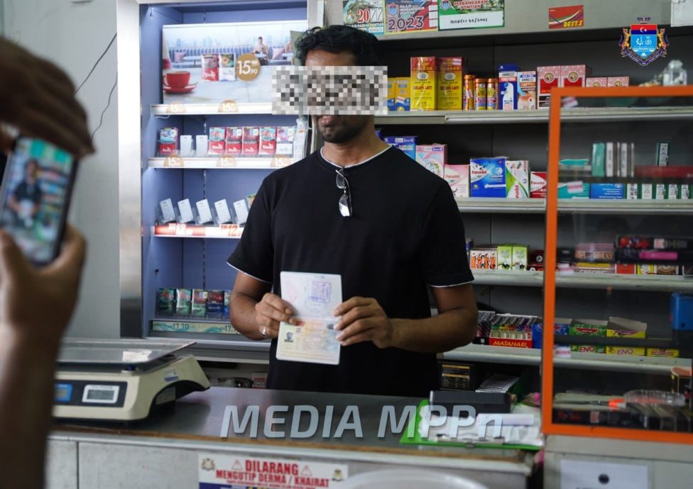 *已签发*柔:笨珍市议会展开突击行动 取缔1家无照营业商店