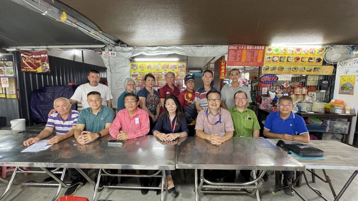 **已签发**柔:第二版头条:市议员与地主协商,用餐食客停车费减半