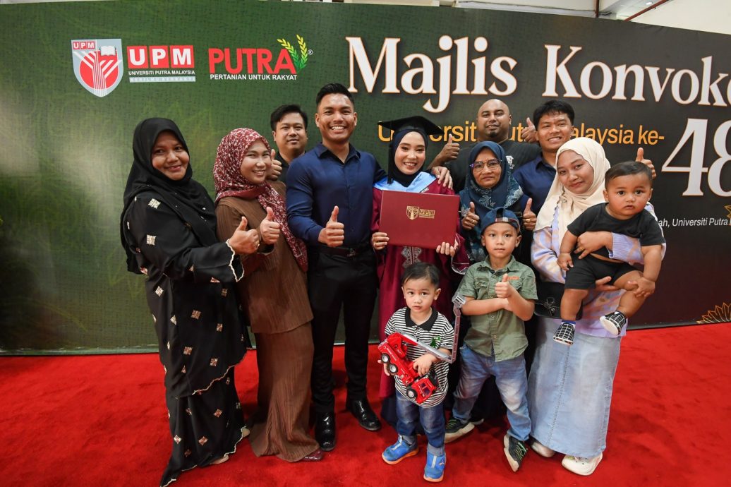 已签发(全国)父车祸身亡失去精神支柱 母亲鼓励助女儿考获一等荣誉