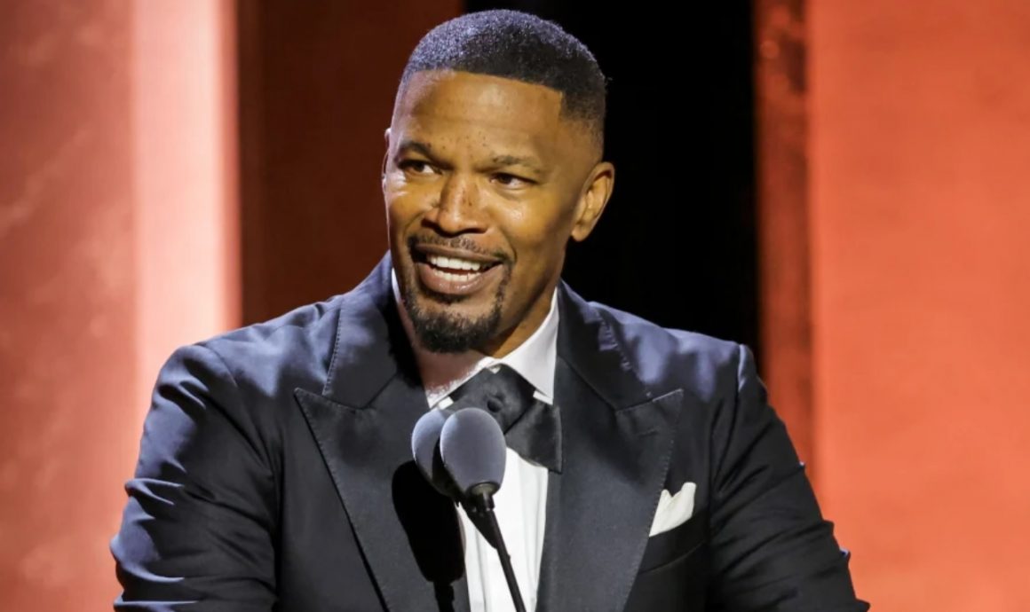 庆57岁生日遇“血光之灾” 杰米霍士脸部受伤紧急送院