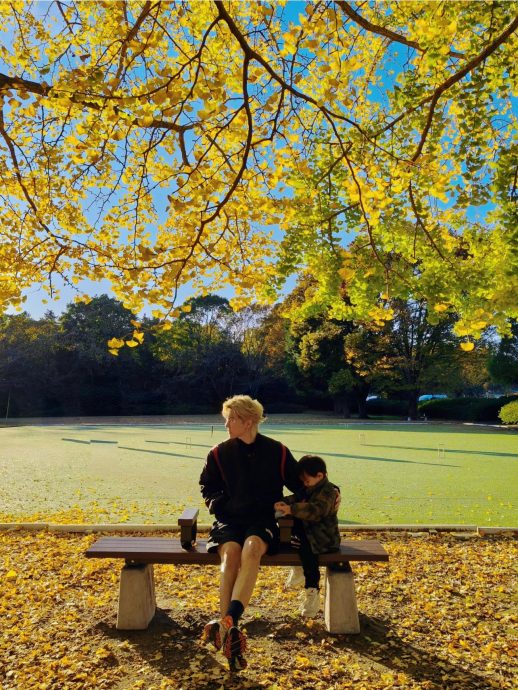 抛开偶包首晒3岁儿 唐禹哲乐喊:抓不住的他