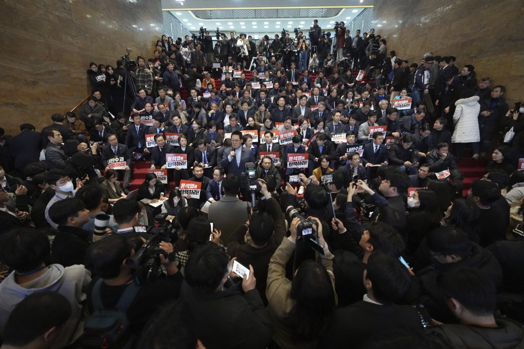 换文,天下事主文)传军队禁休假 议员待命 韩戒备 防二度戒严//