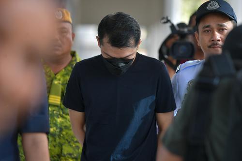 撞后逃男子被控上庭 