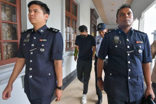 撞后逃男子被控上庭 