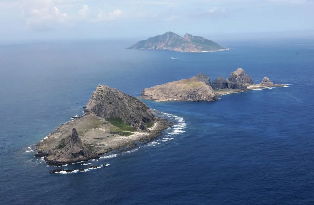 日渔船进入钓鱼岛海域 中国海警采取管控措施驱离