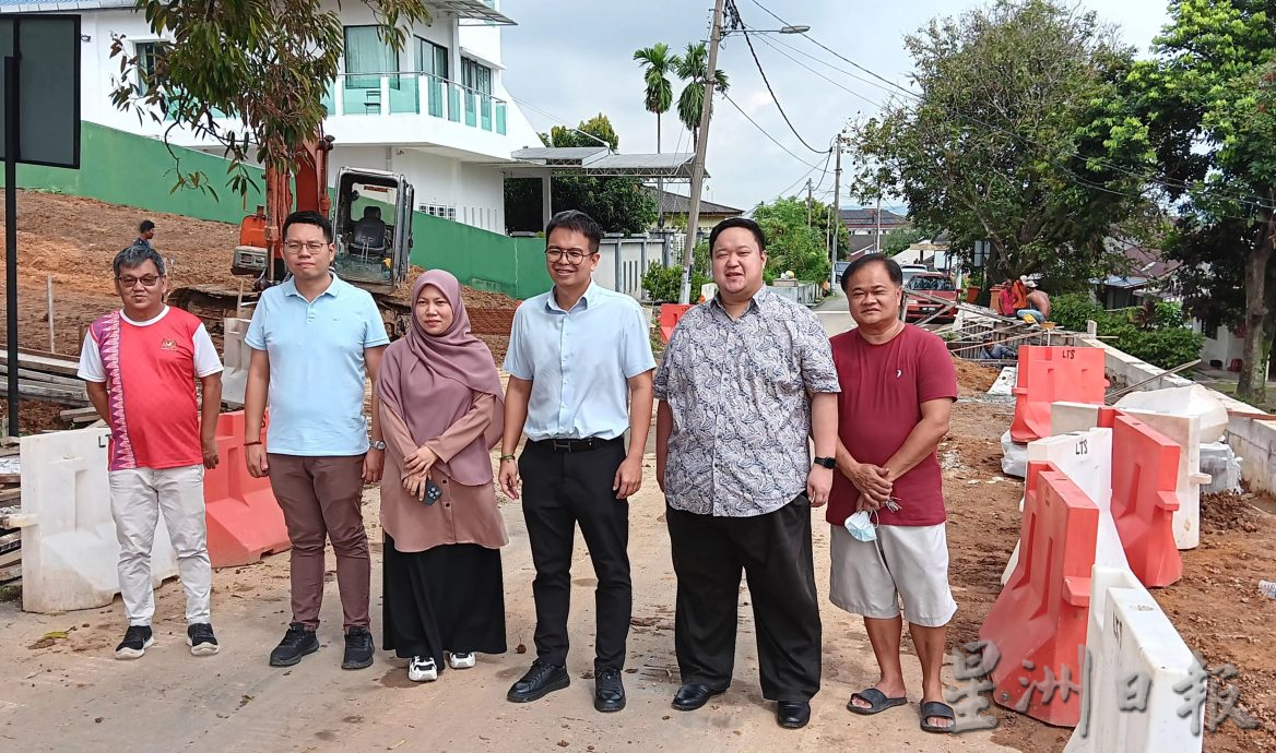 早报必下-大都会/锡米山新村11及13路提升/2图