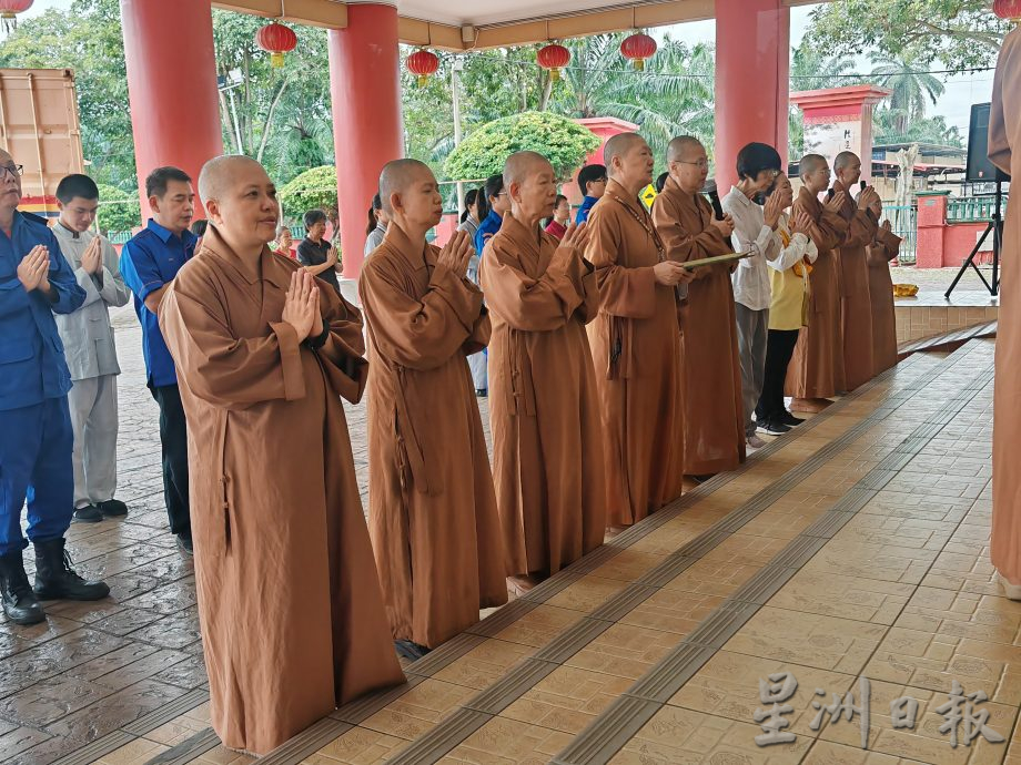 星洲基金会和佛光联手水灾献温情