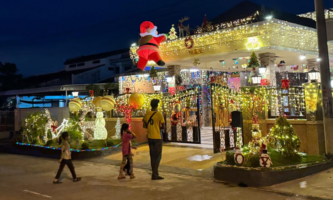 民宅美轮美奂的圣诞装饰,吸引各族民众涌至打卡。