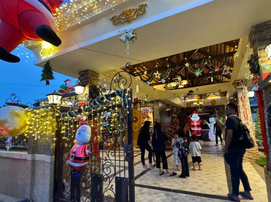 民宅美轮美奂的圣诞装饰,吸引各族民众涌至打卡。