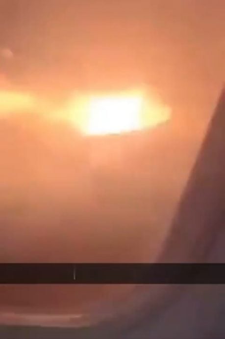 有片/起落架故障机体倾斜 加航客机机翼撞地面起火