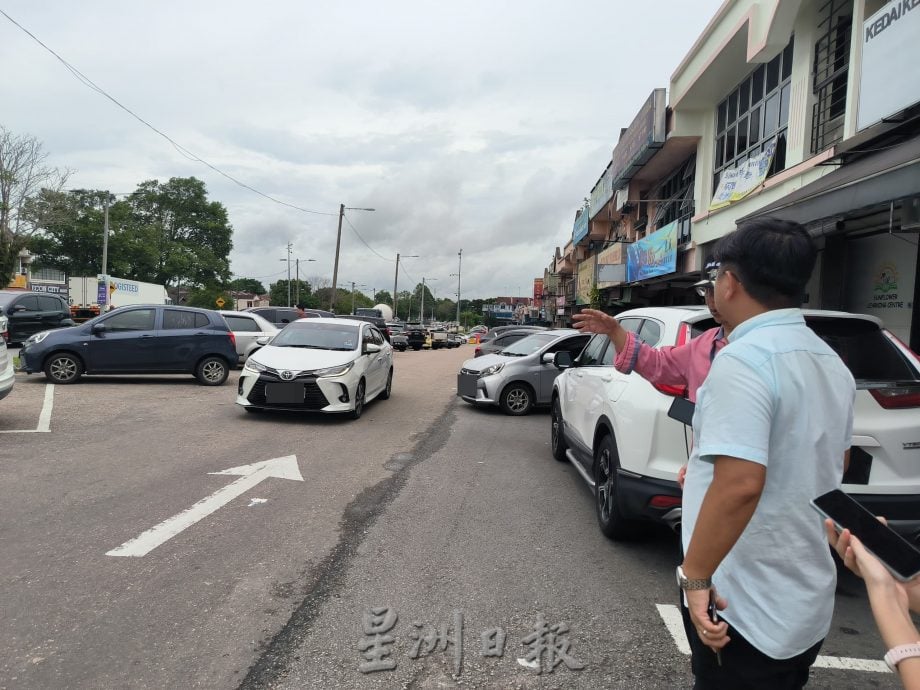 埔来花园江沙6路设路障 首天交通大混乱