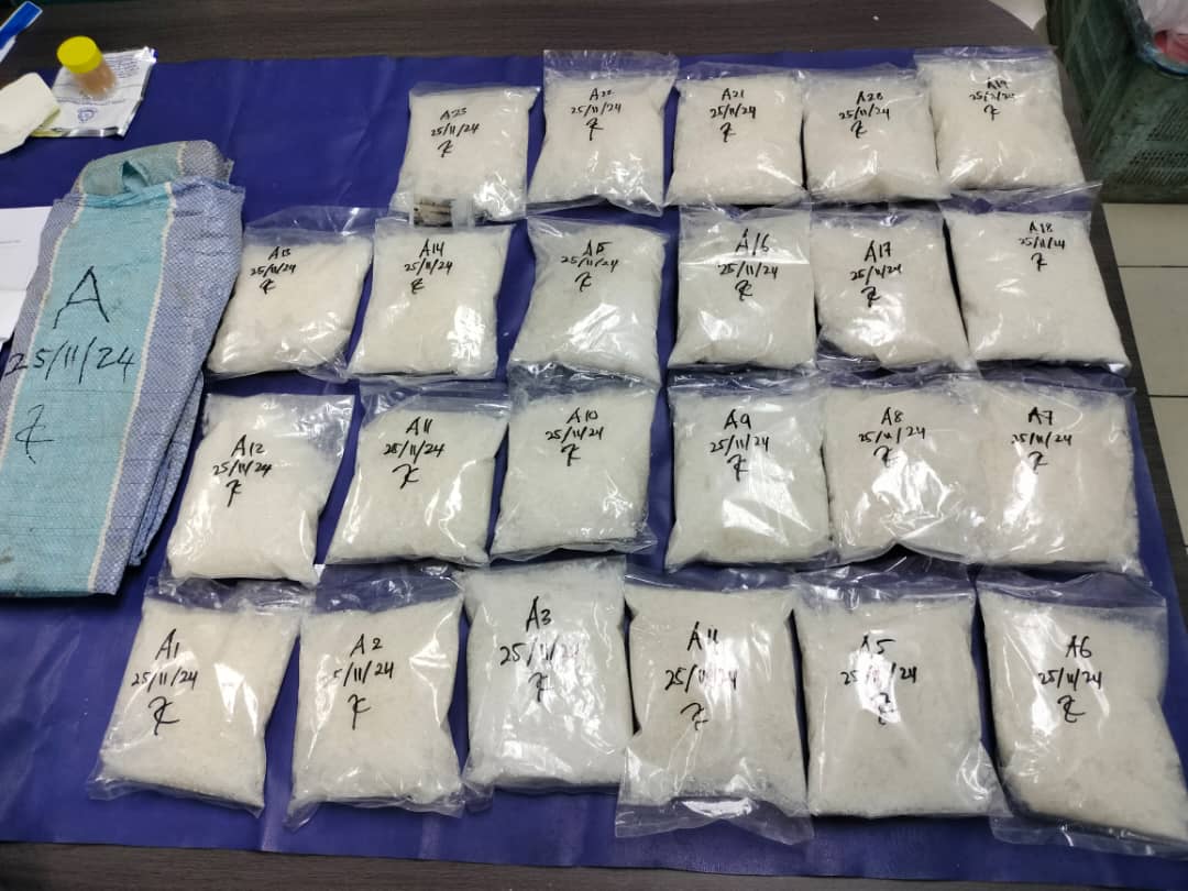 柔：新闻：损坏罗里充当毒品“仓库” 柔警起获逾87万令吉冰毒毒品捕1本地男