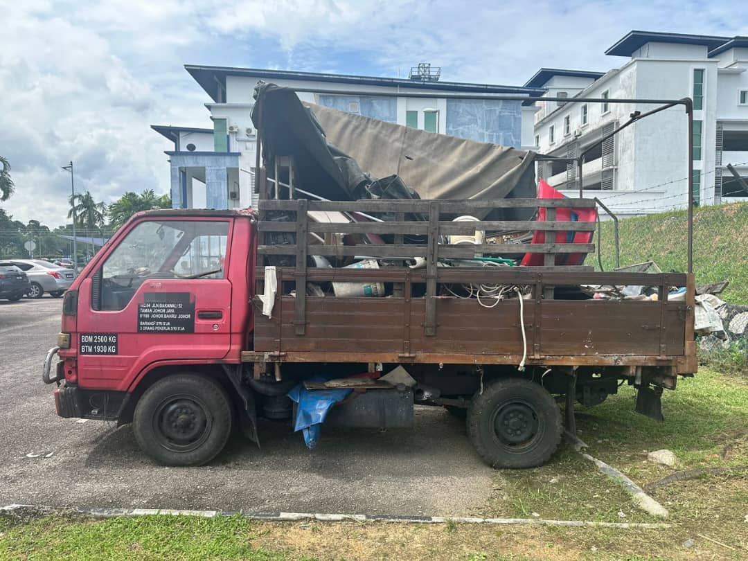 柔：新闻：损坏罗里充当毒品“仓库” 柔警起获逾87万令吉冰毒毒品捕1本地男